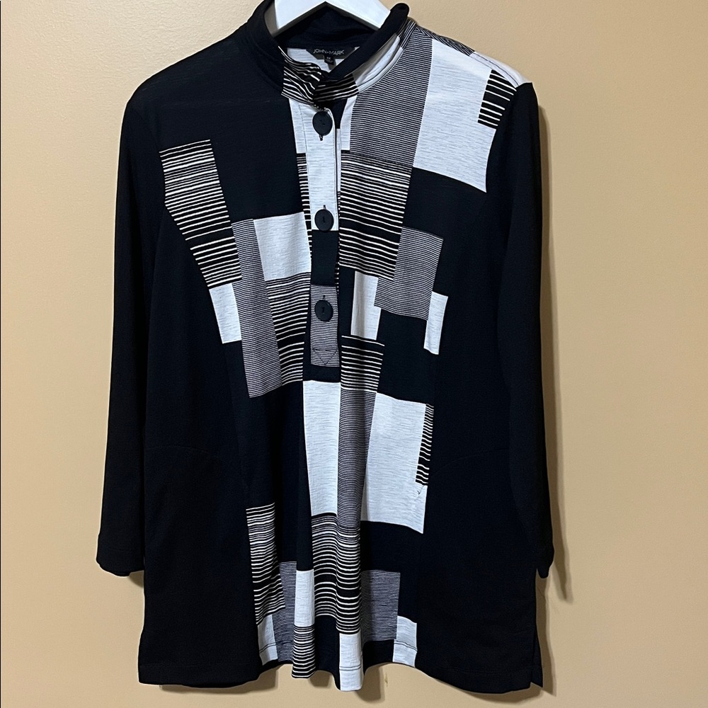 John Mark black/ white Geometric tunic. 1X.